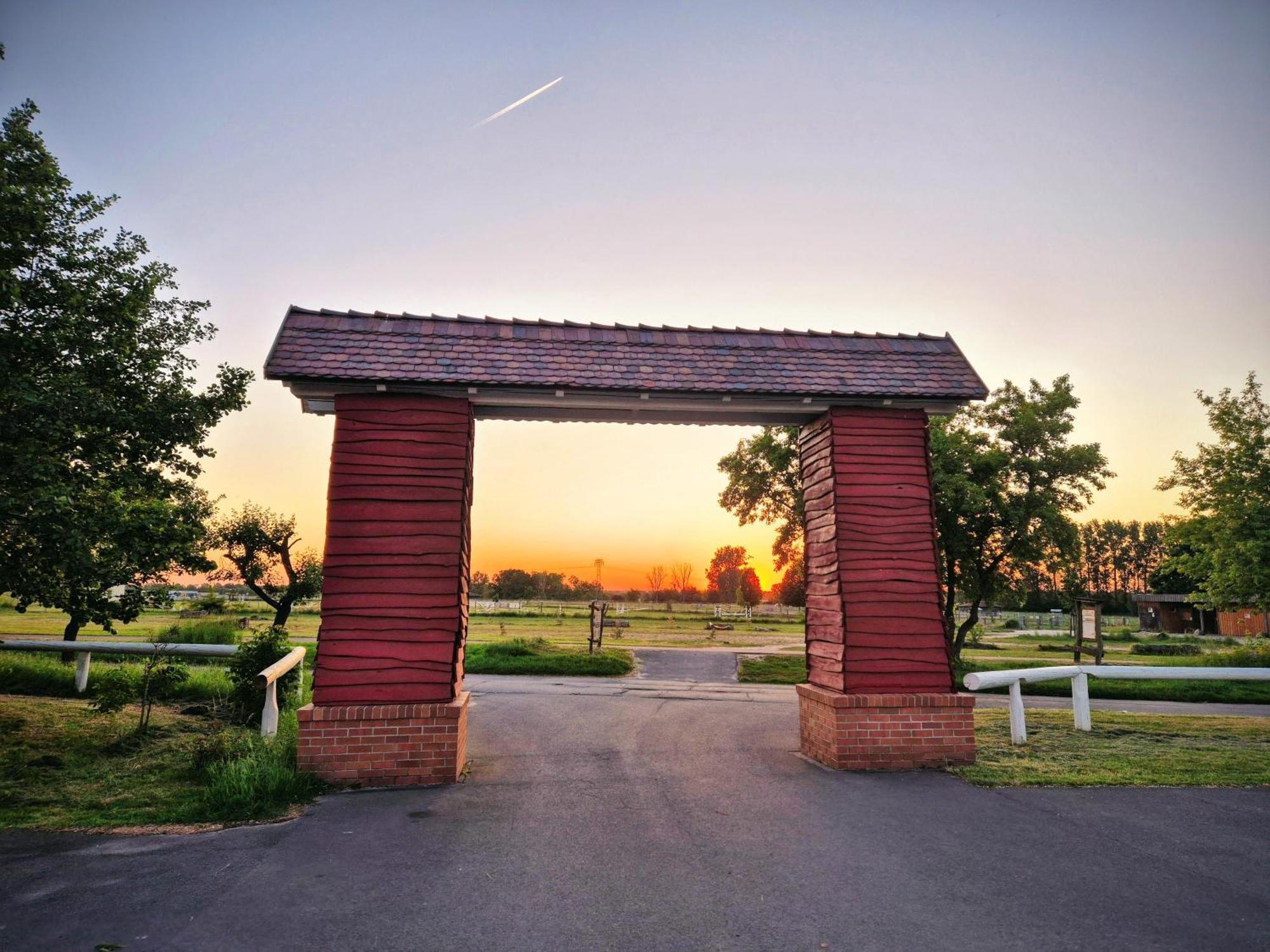 Project June - Ehemals Landgasthof Jueterbog Dış mekan fotoğraf